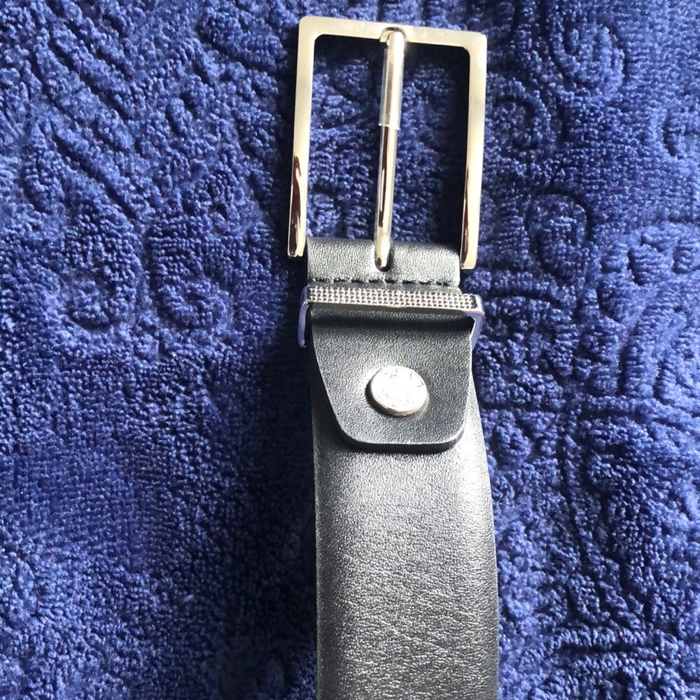 Tumi leather belt black (brand new)